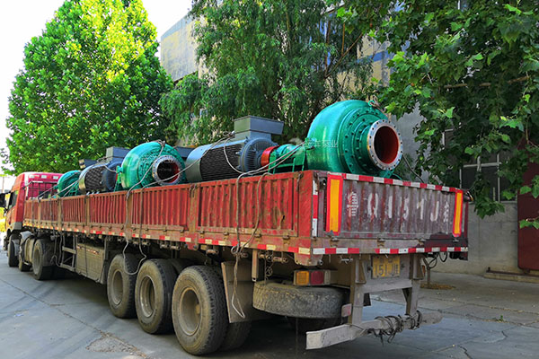 遠(yuǎn)洋牌船陸兩用泥沙泵450PNS-35裝車